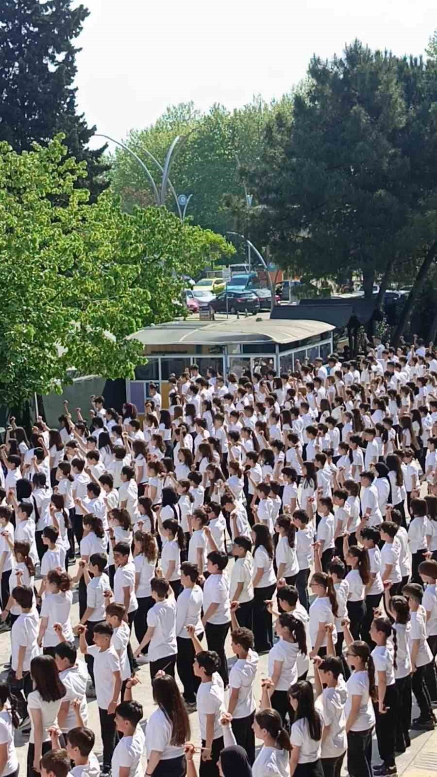 KOCAELİ'NİN İZMİT İLÇESİNDE 537 ORTAOKUL ÖĞRENCİSİ, HAFTALAR SÜREN HAZIRLIKLARIN ARDINDAN OKUL...