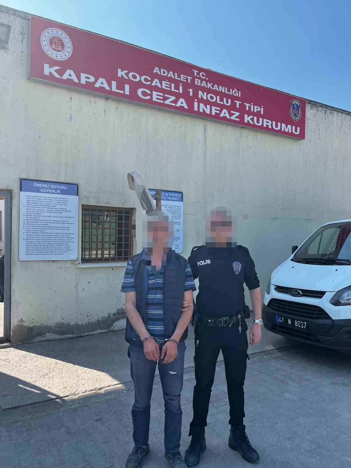 KOCAELİ'NİN KARTEPE İLÇESİNDE HAKKINDA UZAKLAŞTIRMA KARARI BULUNAN İKAMETE ZORLA GİRMEYE ÇALIŞAN...