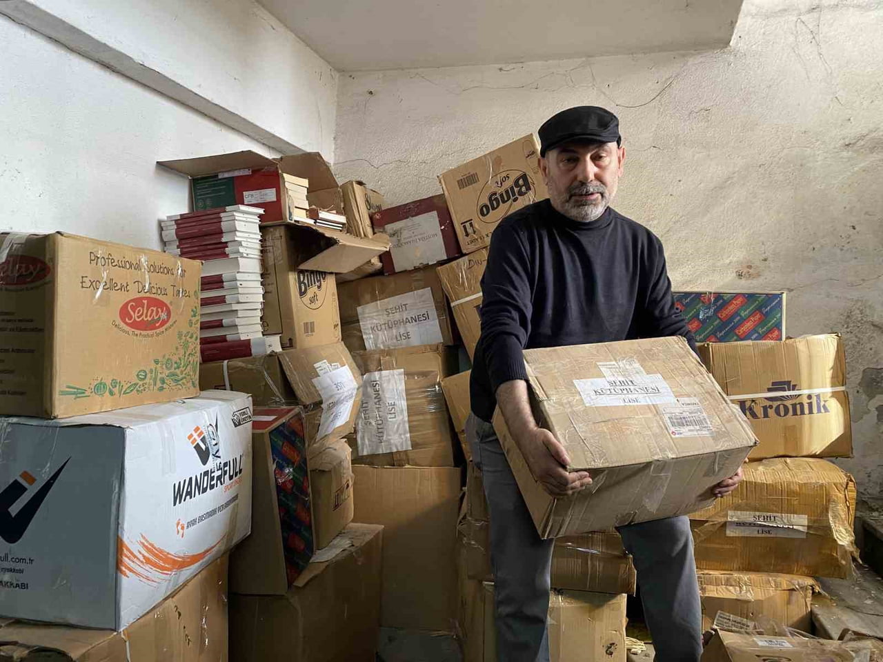 KOCAELİ'NİN KÖRFEZ İLÇESİNDE YAŞAYAN GAZETECİ-YAZAR MUSTAFA ERANIL, ŞEHİTLERİN İSİMLERİNİ YAŞATMAK...