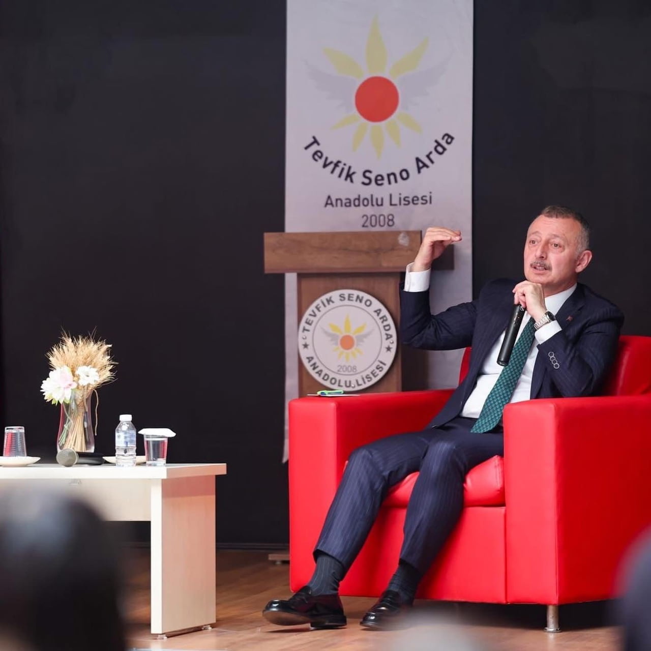 KOCAELİ BÜYÜKŞEHİR BELEDİYE BAŞKANI TAHİR BÜYÜKAKIN, KARİYER BULUŞMALARI KAPSAMINDA BİR ARAYA...