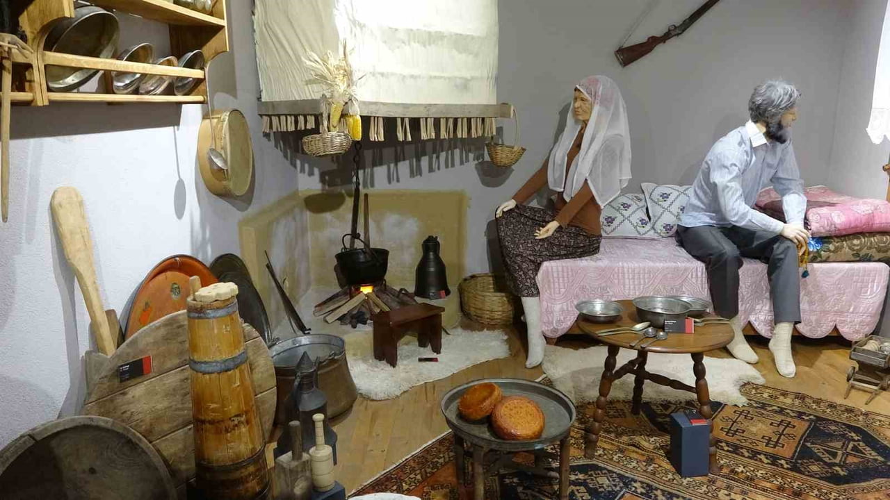 KOCAELİ’DE AÇILAN TÜRKİYE’NİN İLK ÖZEL ÇERKES MÜZESİ, BU KÜLTÜRE AİT YÜZLERCE ESER İLE SÜRGÜN...