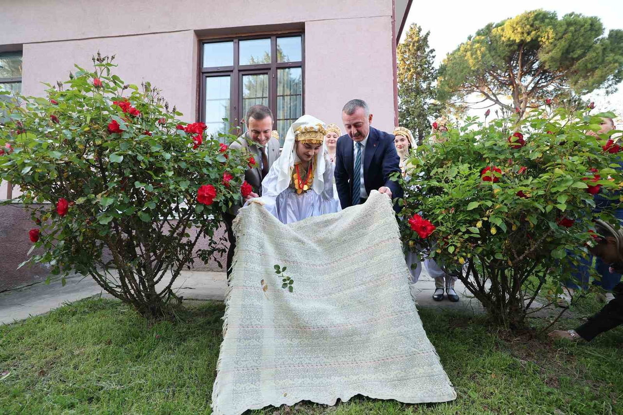 KOCAELİ’DE HIDIRELLEZ, BALKAN KÜLTÜRÜNE AİT RENKLİ VE GELENEKSEL RİTÜELLERLE COŞKU İÇİNDE...