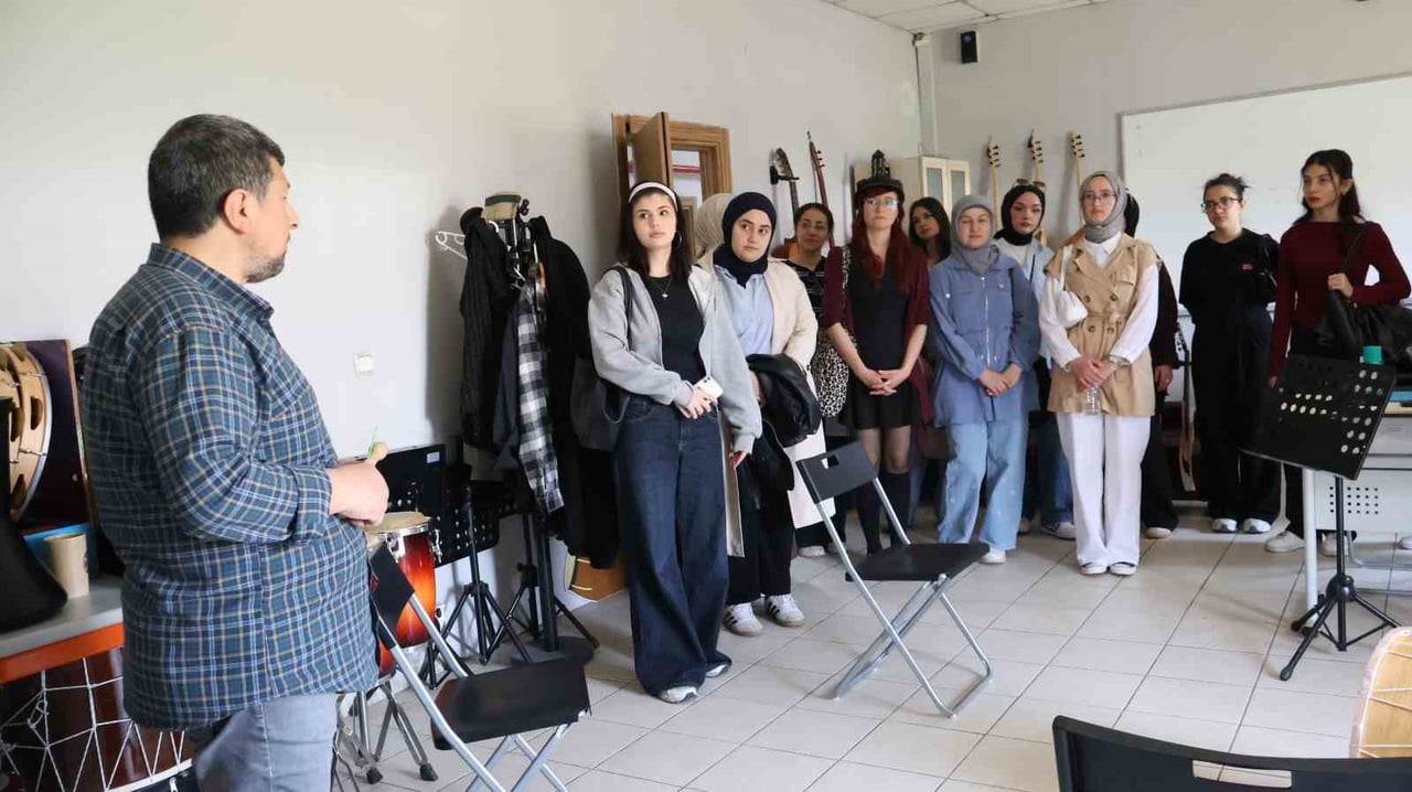 KOCAELİ’DE ÜNİVERSİTE ÖĞRENCİLERİ, BEYAZ KALPLER EĞİTİM VE GELİŞİM MERKEZİ’NDE İŞLENEN "ALAN...