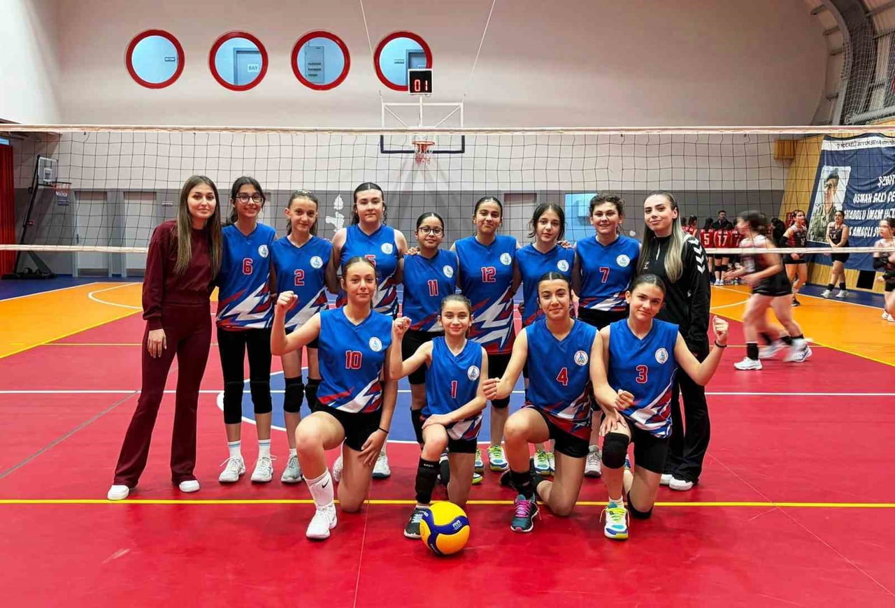 KOCAELİ MİDİ KIZLAR GELİŞİM LİGİ'NDE MÜCADELE EDEN KÖRFEZ GENÇLERBİRLİĞİ SPOR KULÜBÜ, SEZONUN İLK...