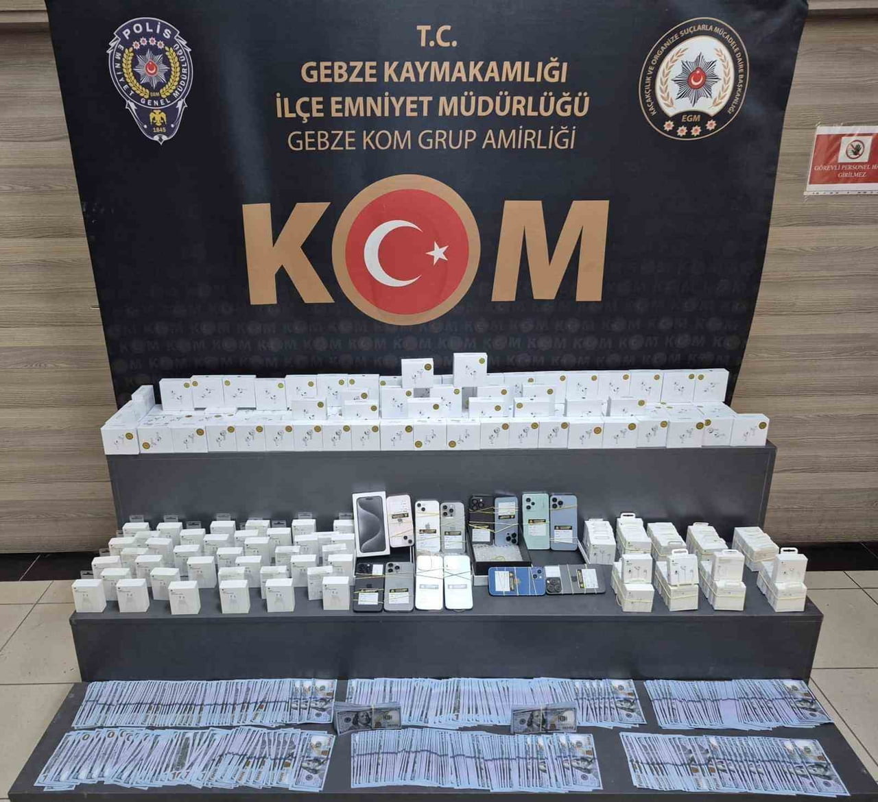 KOCAELİ’NİN GEBZE İLÇESİNDE BİR İŞ YERİNE DÜZENLENEN OPERASYONDA, PİYASAYA SÜRÜLMEK ÜZERE...