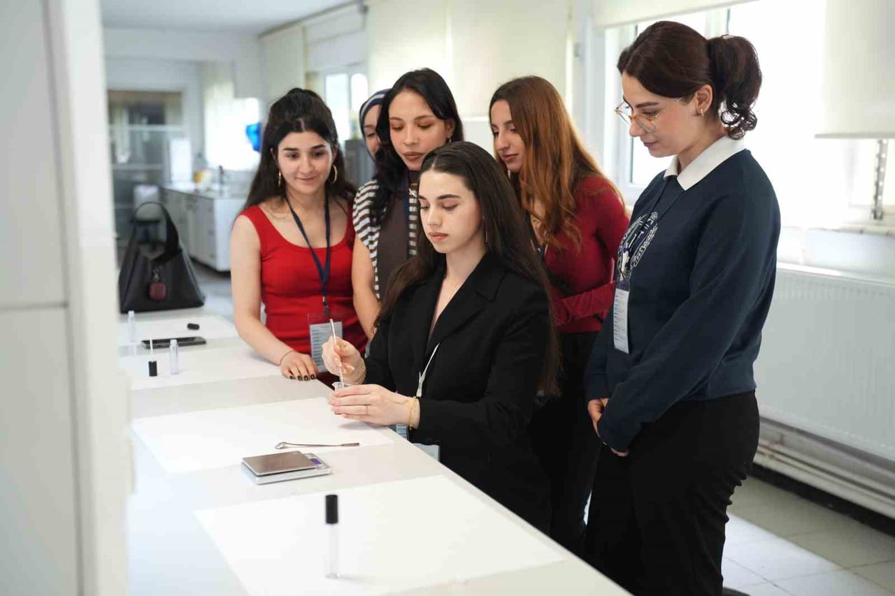 KOCAELİ SAĞLIK VE TEKNOLOJİ ÜNİVERSİTESİNDE (KOSTÜ), DİŞ HEKİMLİĞİ VE ECZACILIK FAKÜLTESİ...