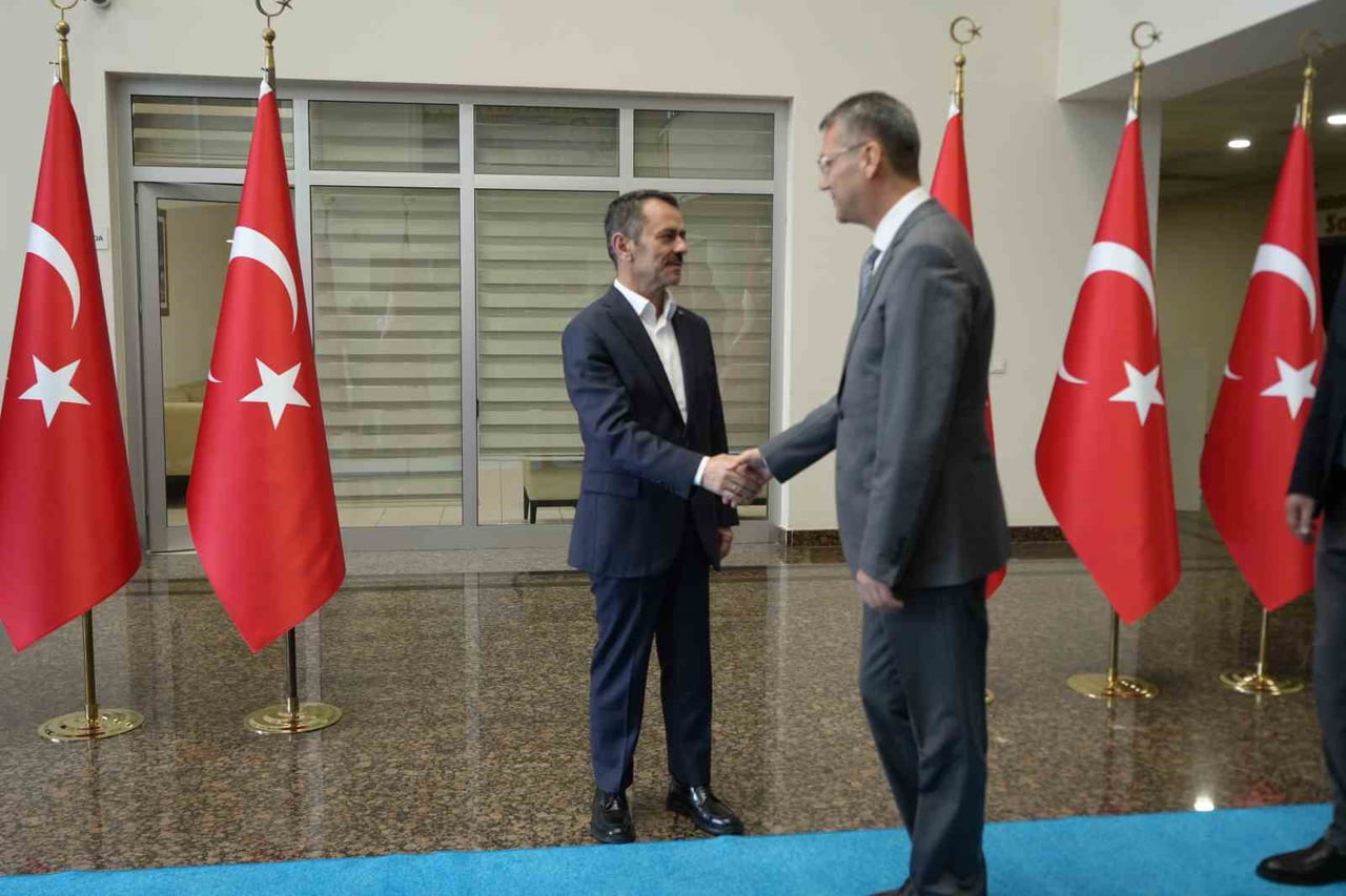 KOCAELİ VALİSİ İLHAMİ AKTAŞ, KURBAN BAYRAMI DOLAYISIYLA KAMU KURUMLARINDA GÖREV PERSONELLERLE...