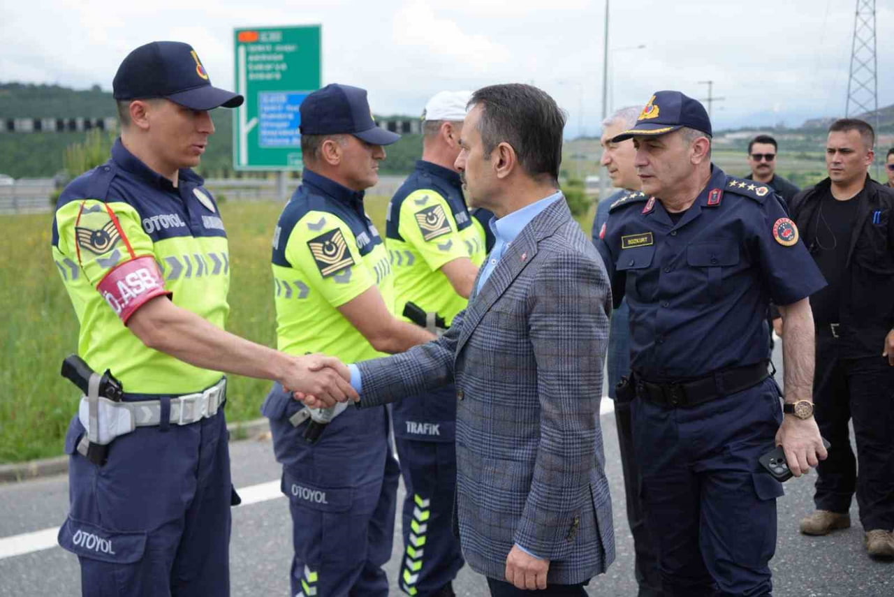 KOCAELİ VALİSİ İLHAMİ AKTAŞ, KUZEY MARMARA OTOYOLU'NDAKİ ÇAYIRKÖY OTOYOL JANDARMA KARAKOL...