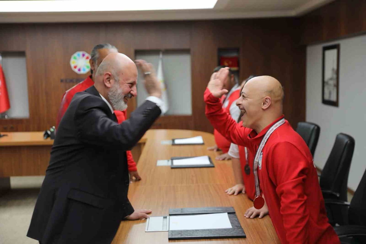 KOCASİNAN BELEDİYE BAŞKANI AHMET ÇOLAKBAYRAKDAR; FUTSAL TÜRKİYE ŞAMPİYONASI’NDA ELDE ETTİKLERİ...