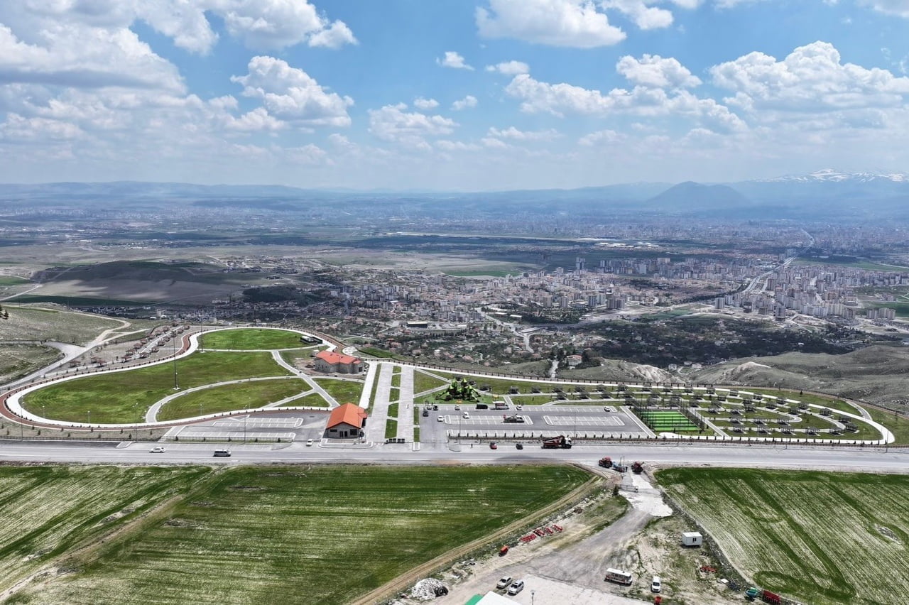KOCASİNAN BELEDİYE BAŞKANI AHMET ÇOLAKBAYRAKDAR, KAYSERİ’NİN EŞSİZ ŞEHİR MANZARASIYLA DİKKAT ÇEKEN...