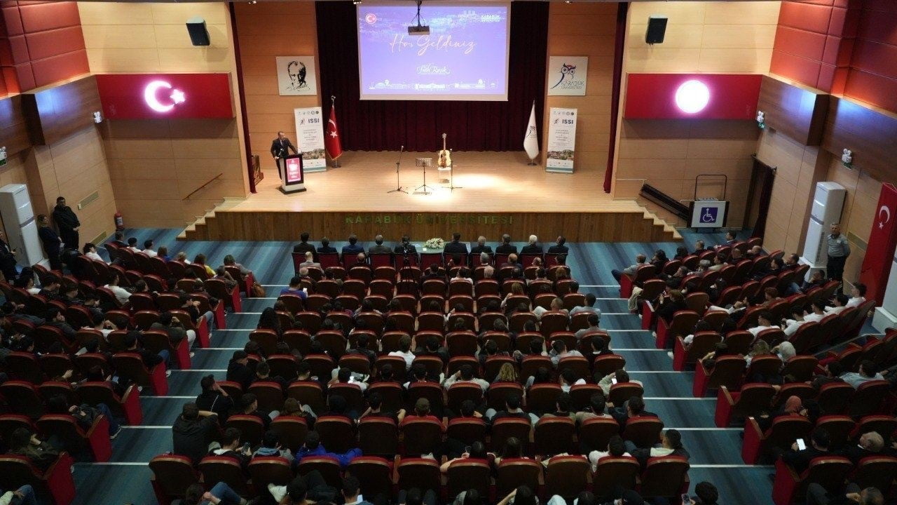 KONGRE KAPSAMINDA GERÇEKLEŞTİRİLEN OTURUMLARDA SPOR PERFORMANSI, EGZERSİZİN BEYİN VE BAĞIŞIKLIK...