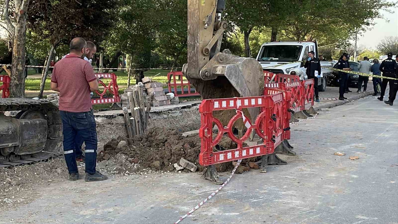 KONYA'DA MEDAŞ İŞÇİLERİNİN ÇALIŞTIĞI ALANDA GÖÇÜK MEYDANA GELMESİ SONUCU 2 KİŞİ...