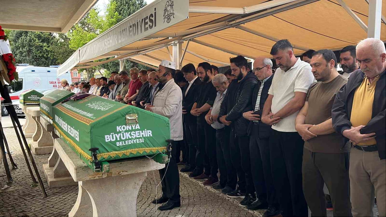 KONYA'DA OĞULLARI TARAFINDAN BIÇAKLANARAK ÖLDÜRÜLEN ÇİFT, KILINAN CENAZE NAMAZININ ARDINDAN SON...