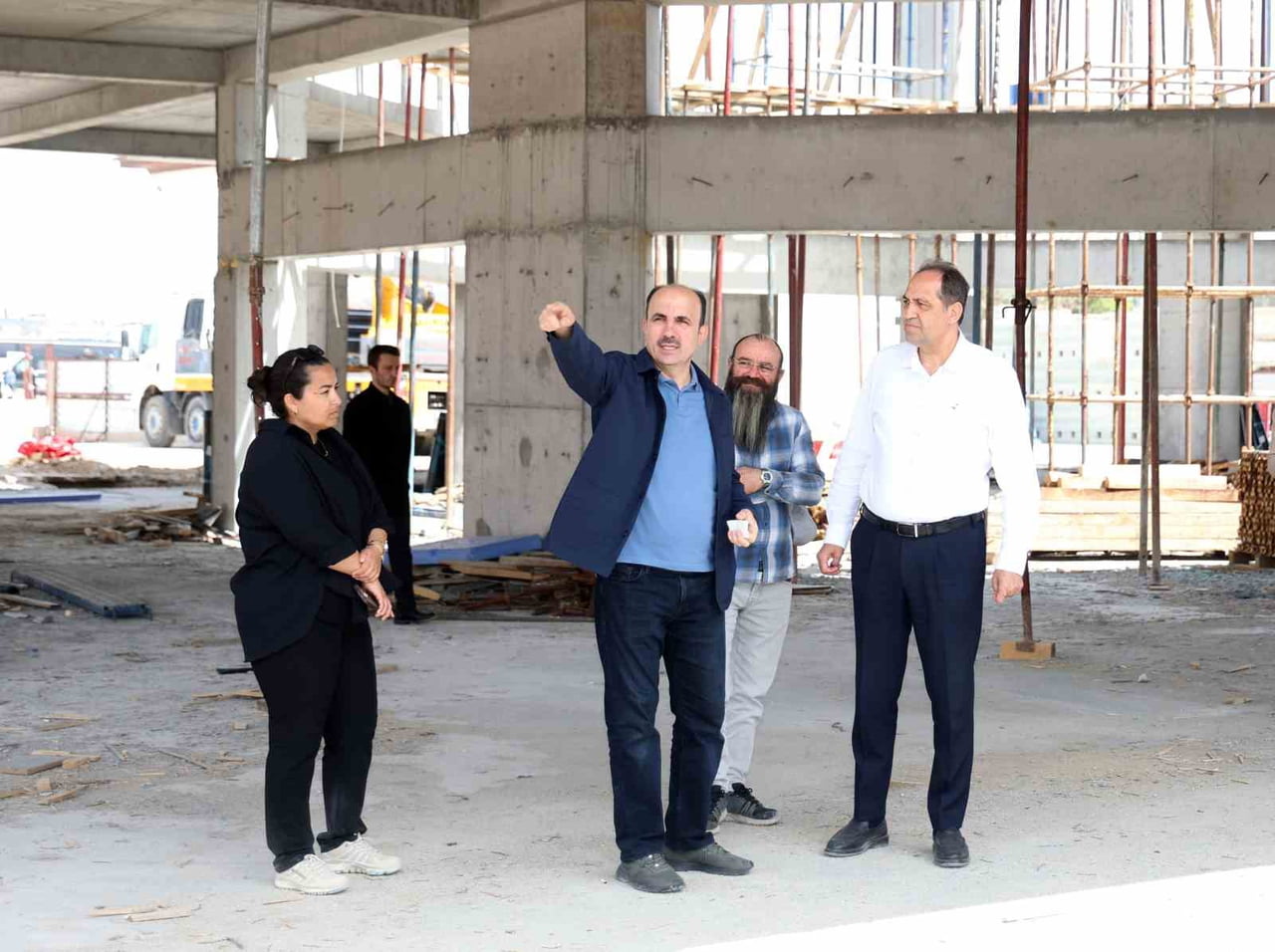 KONYA BÜYÜKŞEHİR BELEDİYE BAŞKANI UĞUR İBRAHİM ALTAY, MEVLANA TÜRBESİ ARKASINDA İNŞASI DEVAM EDEN...