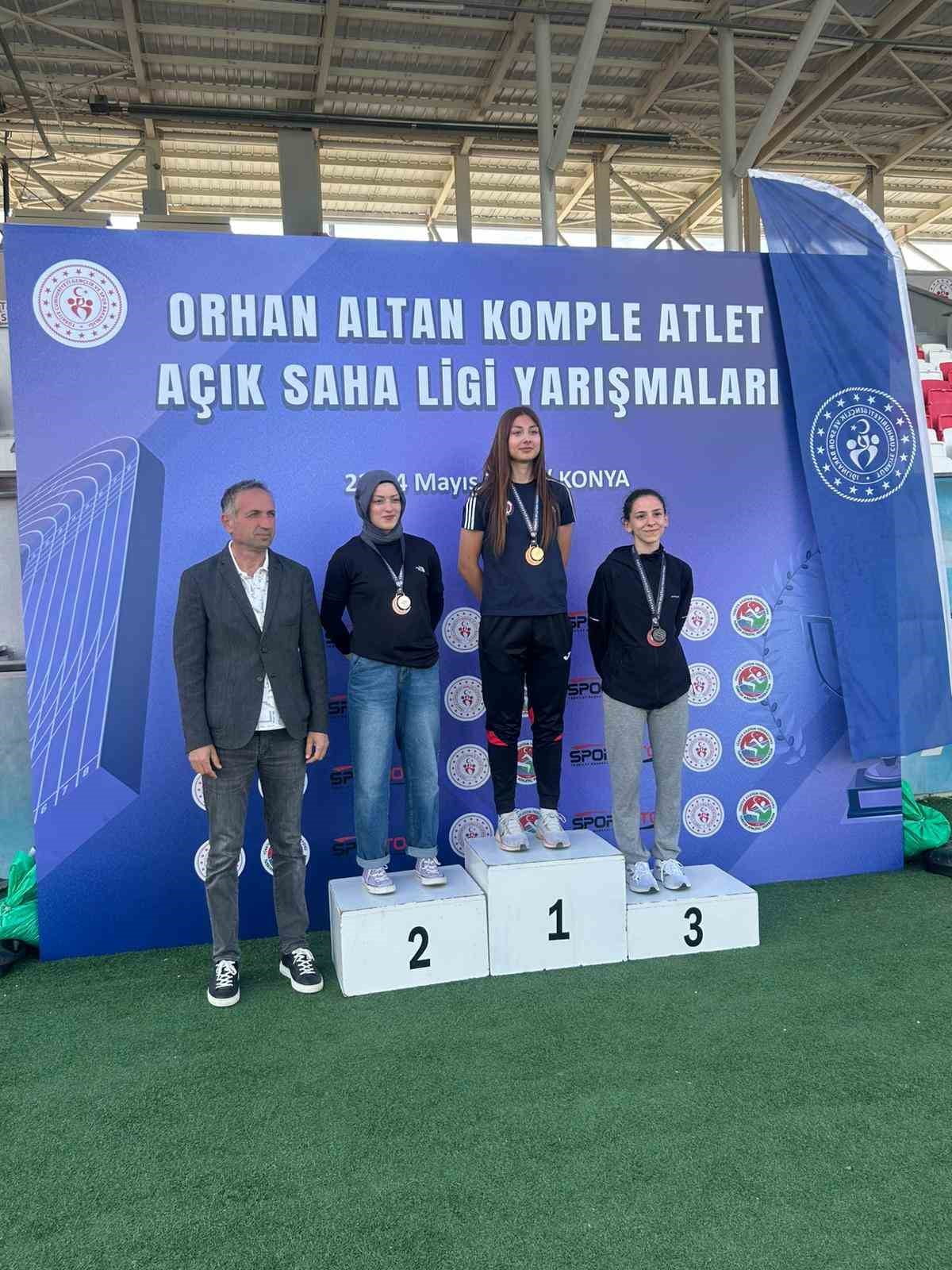 KONYA’DA DÜZENLENEN ORHAN ALTAN KOMPLE ATLET AÇIK SAHA YARIŞMALARI’NDA AYDINLI SPORCULAR FARKLI...