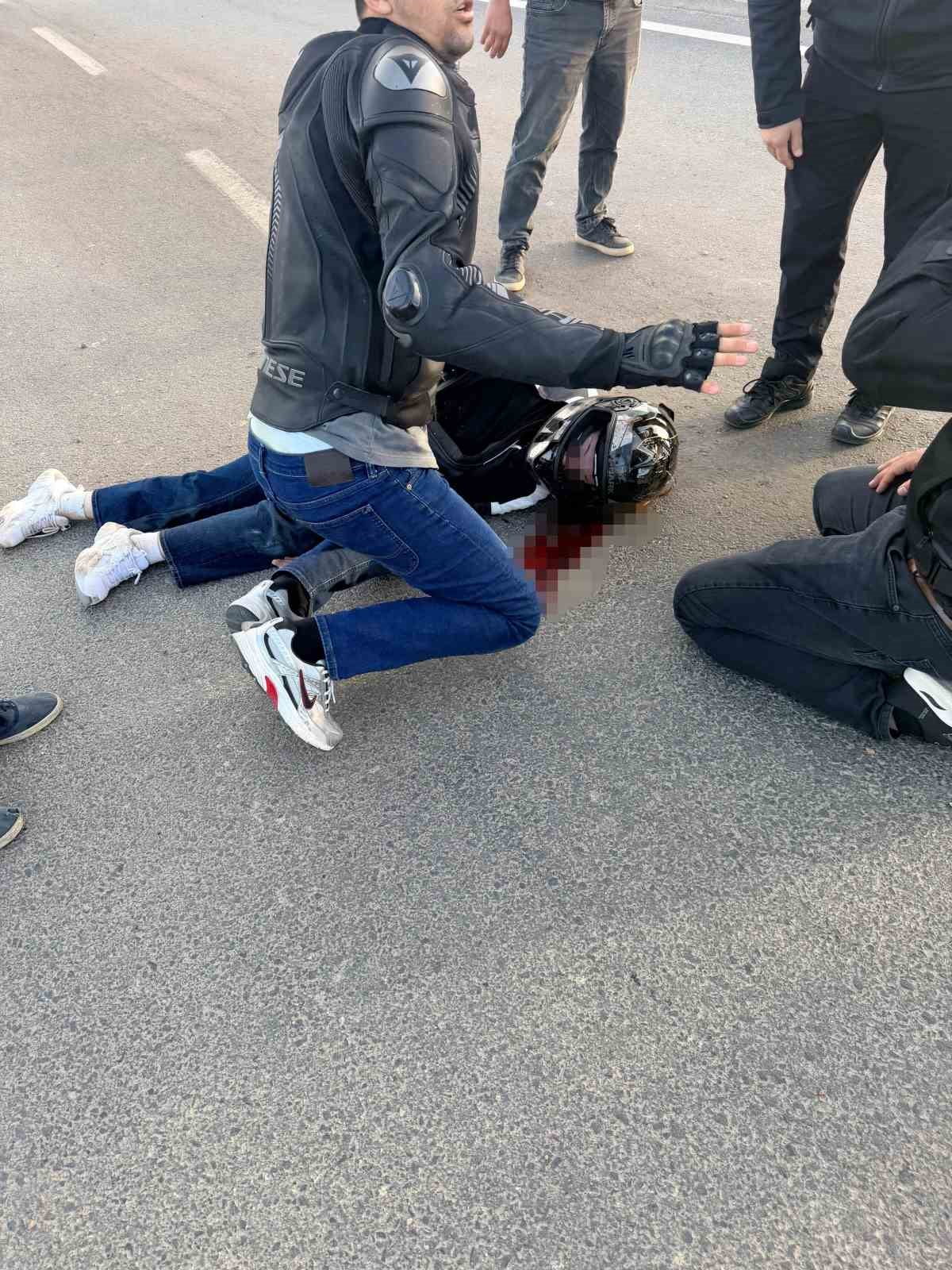 KONYA’NIN BEYŞEHİR İLÇESİNDE KONTROLDEN ÇIKAN MOTOSİKLETİN KADIN SÜRÜCÜSÜ AĞIR...