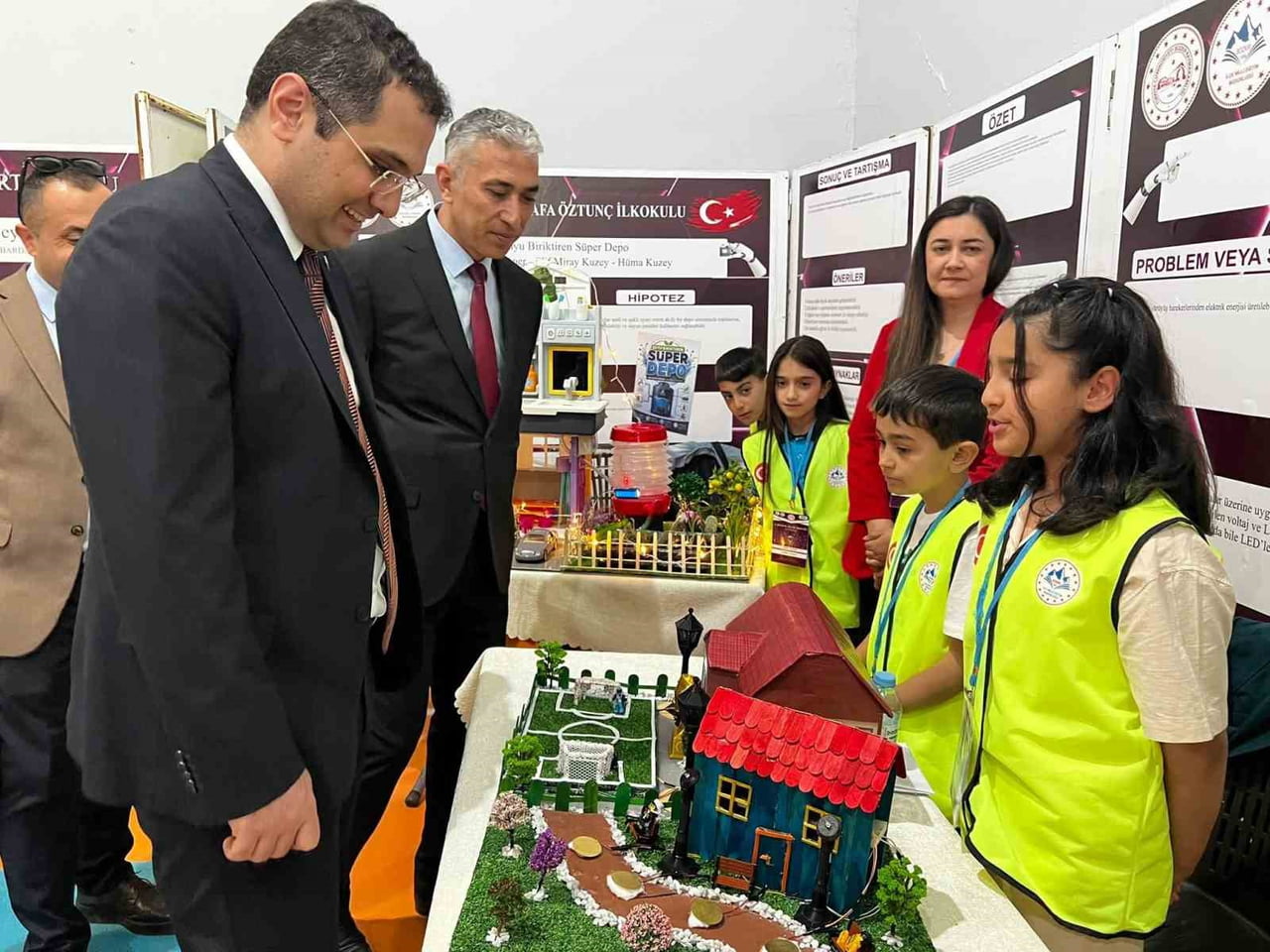 KONYA’NIN BOZKIR İLÇESİNDE BU YIL İKİNCİSİ GERÇEKLEŞTİRİLEN BOZKIR BİLİM ŞENLİĞİ, İKİ GÜN SÜREN...