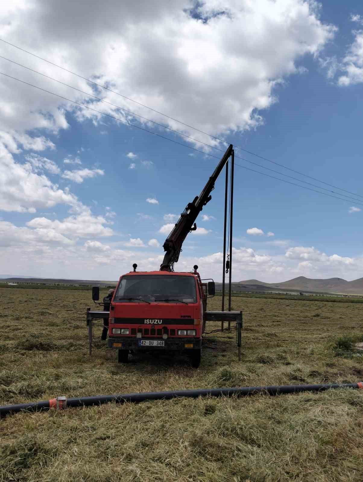 KONYA’NIN KARAPINAR İLÇESİNDE 3 KİŞİ ELEKTRİK AKIMINA KAPILARAK YARALANDI.