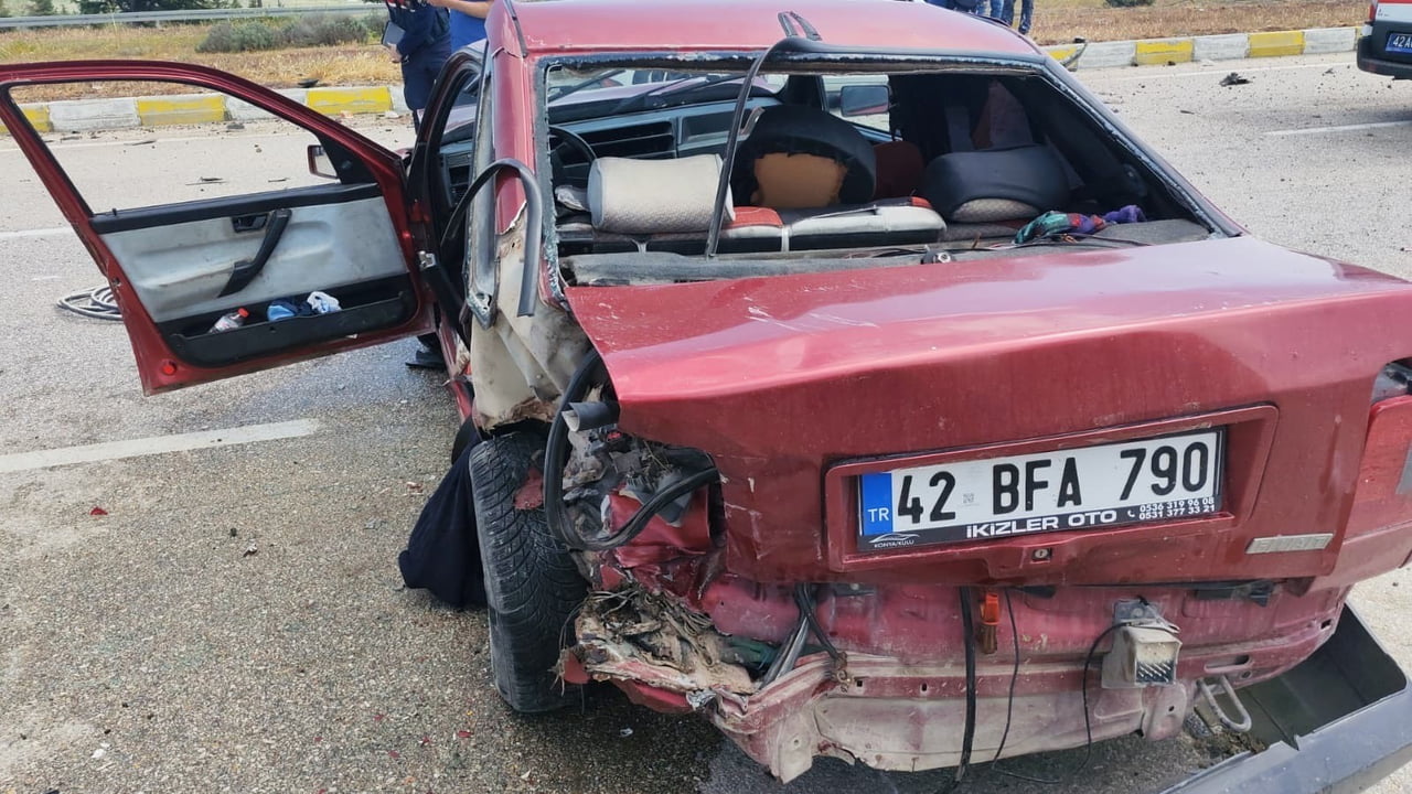 KONYA’NIN KULU İLÇESİNDE MEYDANA GELEN TRAFİK KAZASINDA 2 OTOMOBİLİN ÇARPIŞMASI SONUCU 5 KİŞİ...