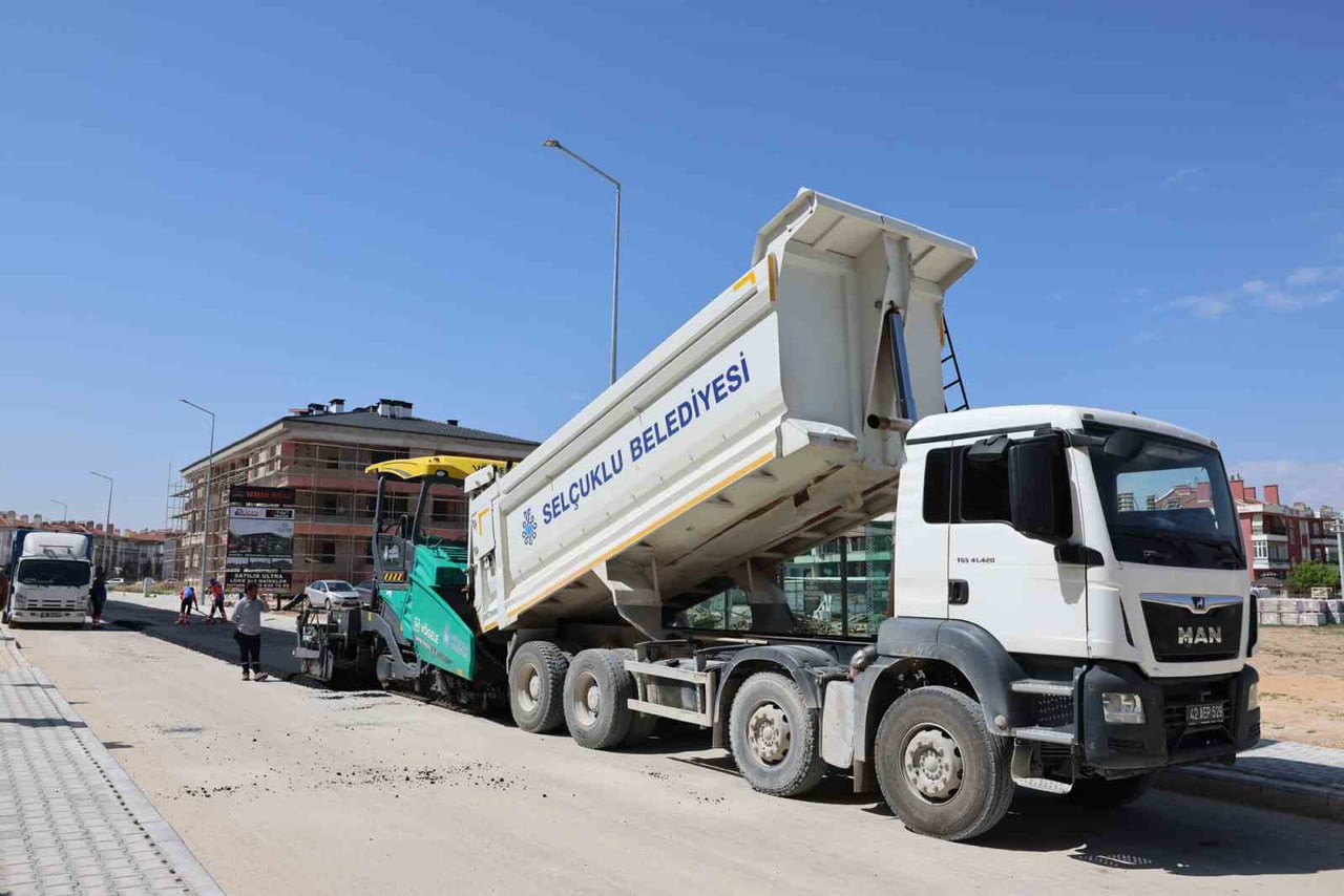 KONYA’NIN MERKEZ SELÇUKLU İLÇE BELEDİYESİ FEN İŞLERİ MÜDÜRLÜĞÜ EKİPLERİ TARAFINDAN SEZONUN İLK...