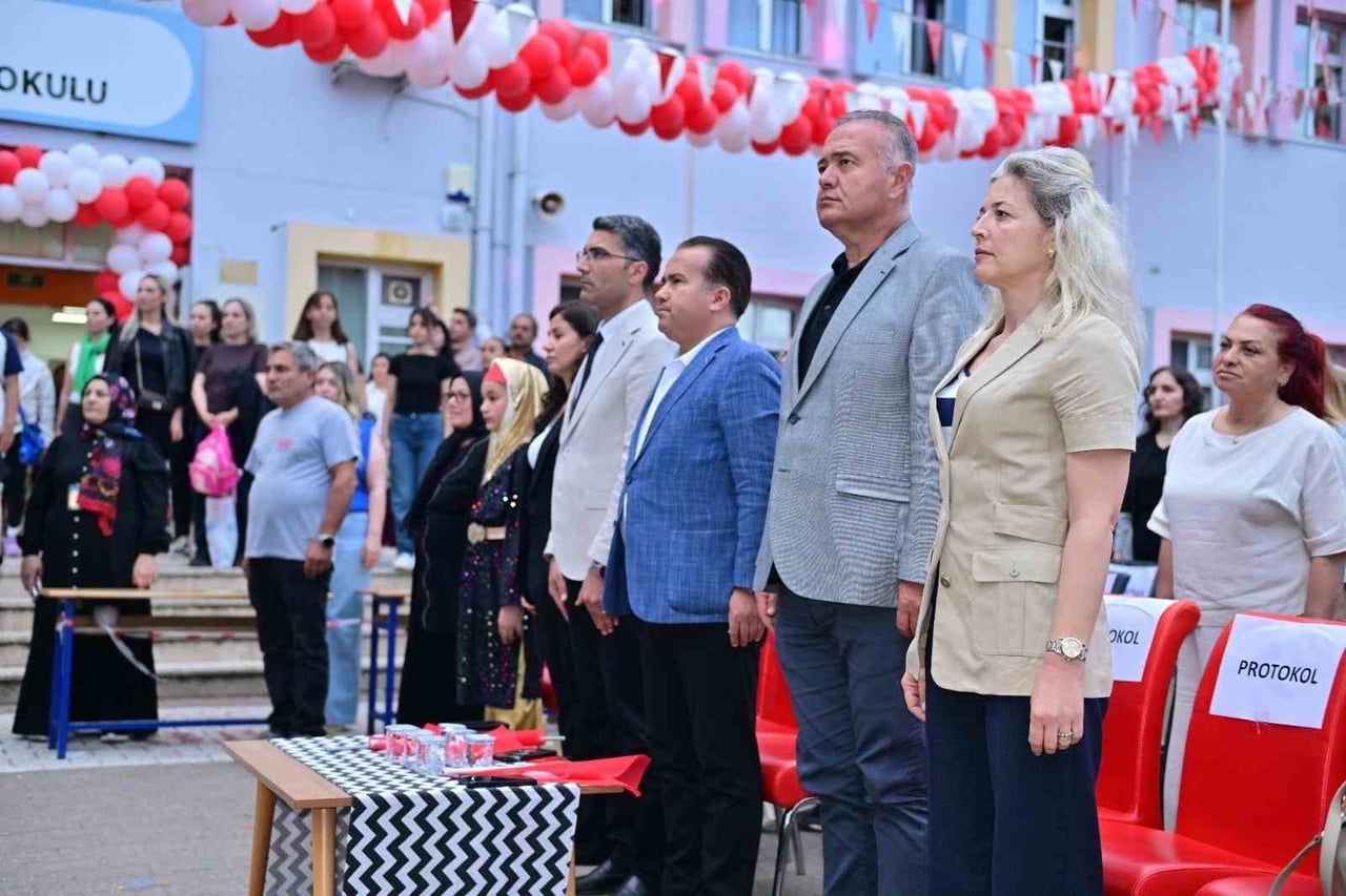KONYAALTI İLKOKULU TARAFINDAN DÜZENLENEN YIL SONU HALK OYUNLARI ŞENLİĞİ, ÖĞRENCİLERİN SERGİLEDİĞİ...