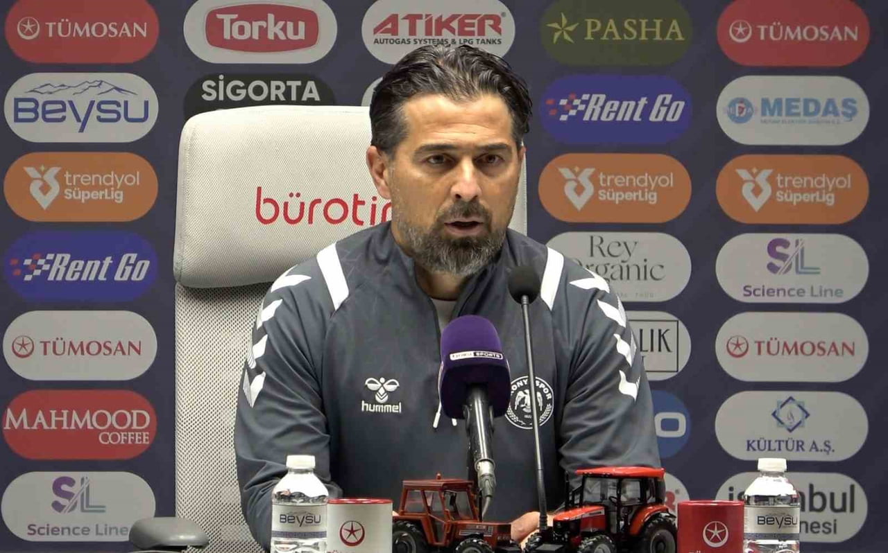 KONYASPOR TEKNİK DİREKTÖRÜ İLHAN PALUT, MAÇIN ARDINDAN DÜZENLENEN BASIN TOPLANTISINDA...
