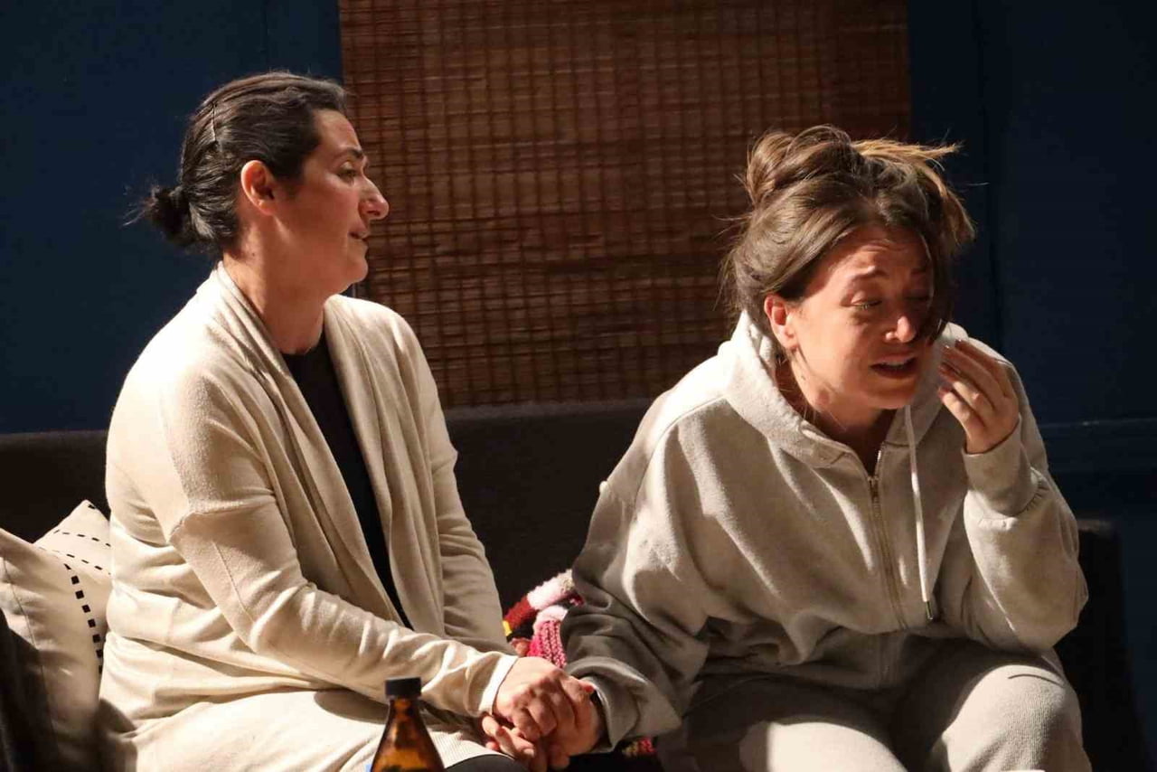 KÖRFEZ'DE MAYIS AYI KÜLTÜR VE SANAT ETKİNLİKLERİ KAPSAMINDA SAHNELENEN "GEÇ KALANLAR" ADLI TİYATRO...