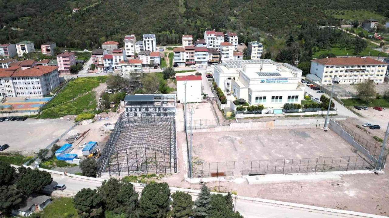 KÖRFEZ'DE YAPIMINA DEVAM EDİLEN ÇAMLITEPE SPOR KOMPLEKSİ PROJESİNDE FİZİKİ GERÇEKLEŞME ORANI YÜZDE...