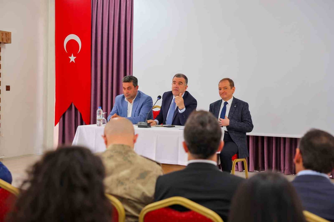 KÖYDES YATIRIMLARI VE KÖYLERİN İHTİYAÇLARI TOPLANTIDA ELE ALINDI