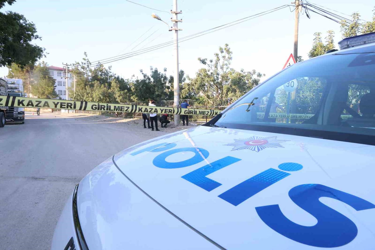 KOZAN'DA ÇANAKLI MAHALLESİNDE MEYDANA GELEN SİLAHLI KAVGADA 3 KİŞİ YARALANDI