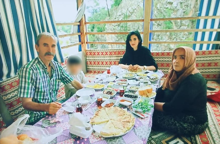 KÜBRA YAPICI VE AİLESİ