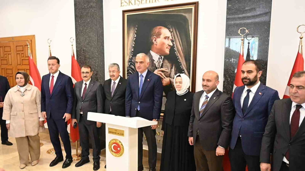 KÜLTÜR VE TURİZM BAKANI MEHMET NURİ ERSOY, ESKİŞEHİR VALİLİĞİ'Nİ ZİYARET ETTİ.