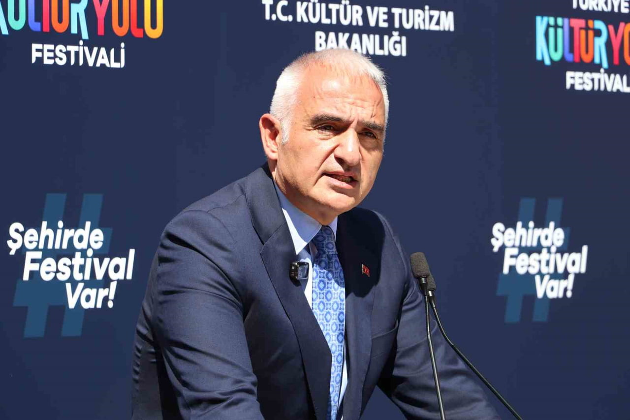 KÜLTÜR VE TURİZM BAKANI MEHMET NURİ ERSOY PROGRAMDA KONUŞMA YAPTI