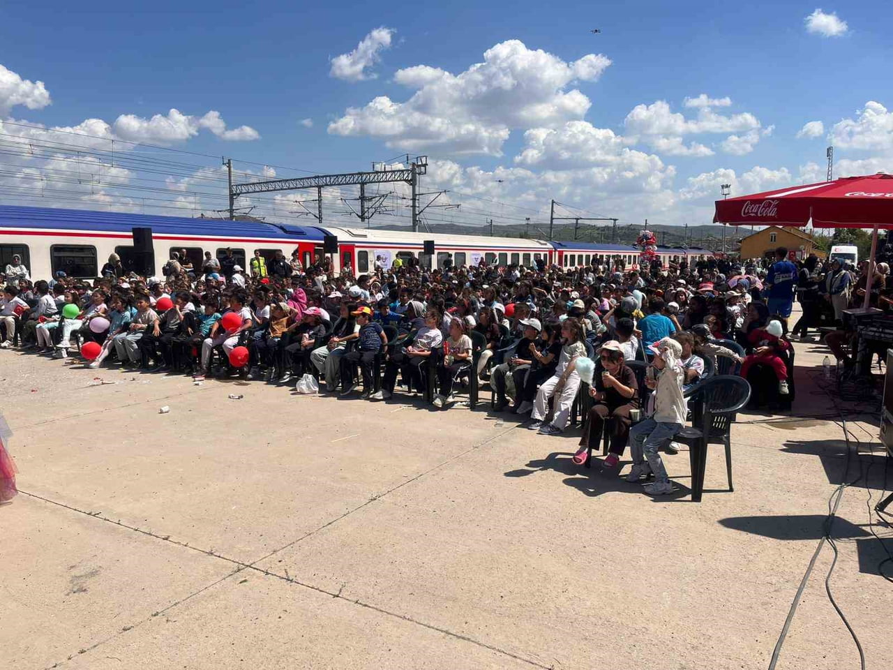 KÜLTÜR VE TURİZM BAKANLIĞI İLE ULAŞTIRMA BAKANLIĞI İŞ BİRLİĞİYLE DÜZENLENEN ‘VAGON SAHNE’NİN...