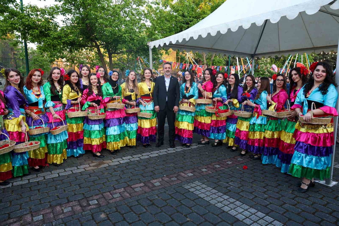 KÜLTÜRPARK’TA DÜZENLENEN HIDIRELLEZ ŞENLİĞİ, HALK DANSLARI GÖSTERİLERİ, ATÖLYE ÇALIŞMALARI VE...