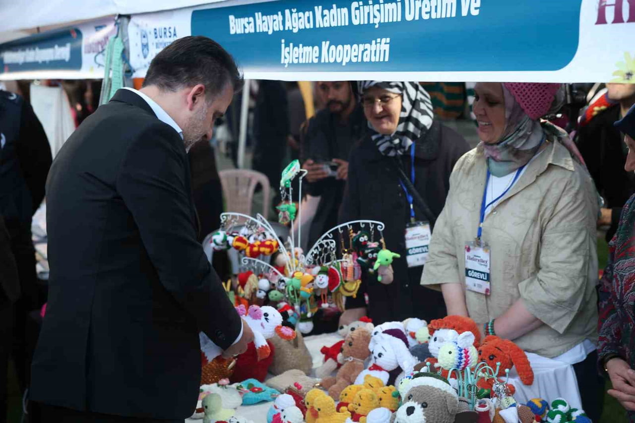 KÜLTÜRPARK’TA DÜZENLENEN HIDIRELLEZ ŞENLİĞİ, HALK DANSLARI GÖSTERİLERİ, ATÖLYE ÇALIŞMALARI VE...