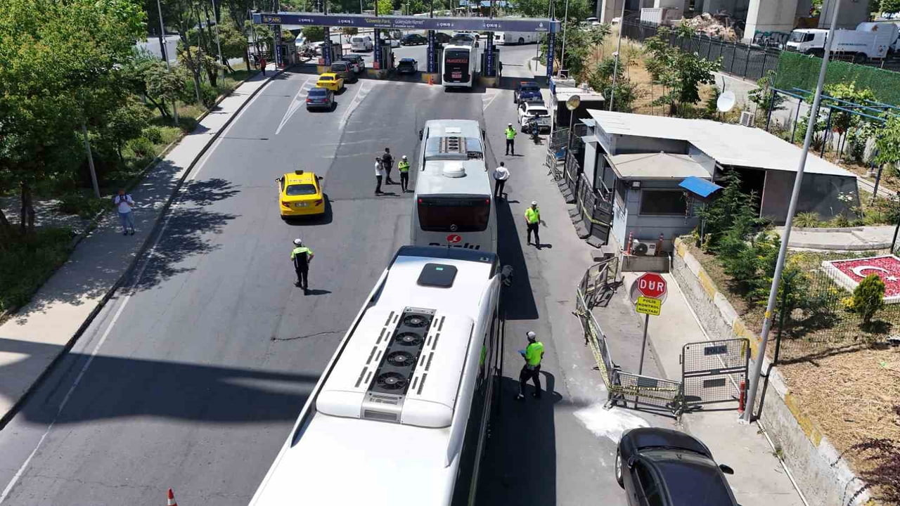 KURBAN BAYRAMI AREFESİNDE ŞEHİRLERARASI YOLCU YOĞUNLUĞUNUN ARTTIĞI BÜYÜK İSTANBUL OTOGARI’NDA...