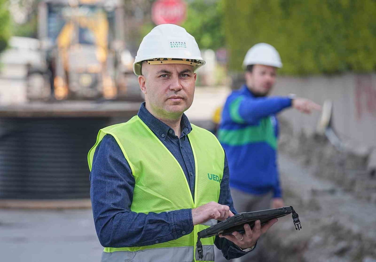 KURBAN BAYRAMI BOYUNCA KESİNTİSİZ ENERJİ HİZMETİNİN SÜRDÜRÜLEBİLMESİ İÇİN UEDAŞ, SAHA EKİPLERİYLE...