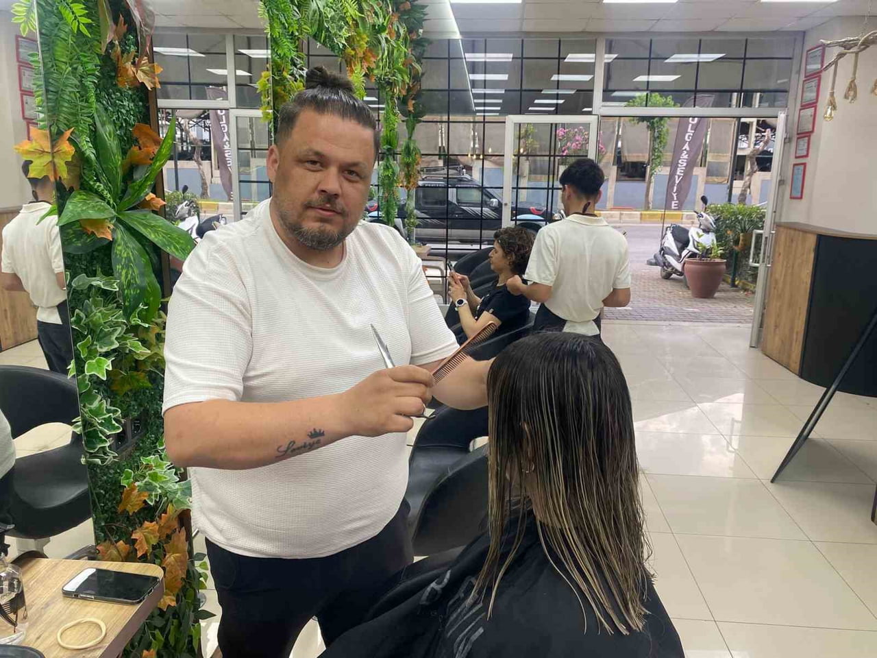 KURBAN BAYRAMI’NA SAYILI GÜNLER KALA AYDIN’DA VATANDAŞLAR KİŞİSEL BAKIM HAZIRLIKLARINA HIZ...