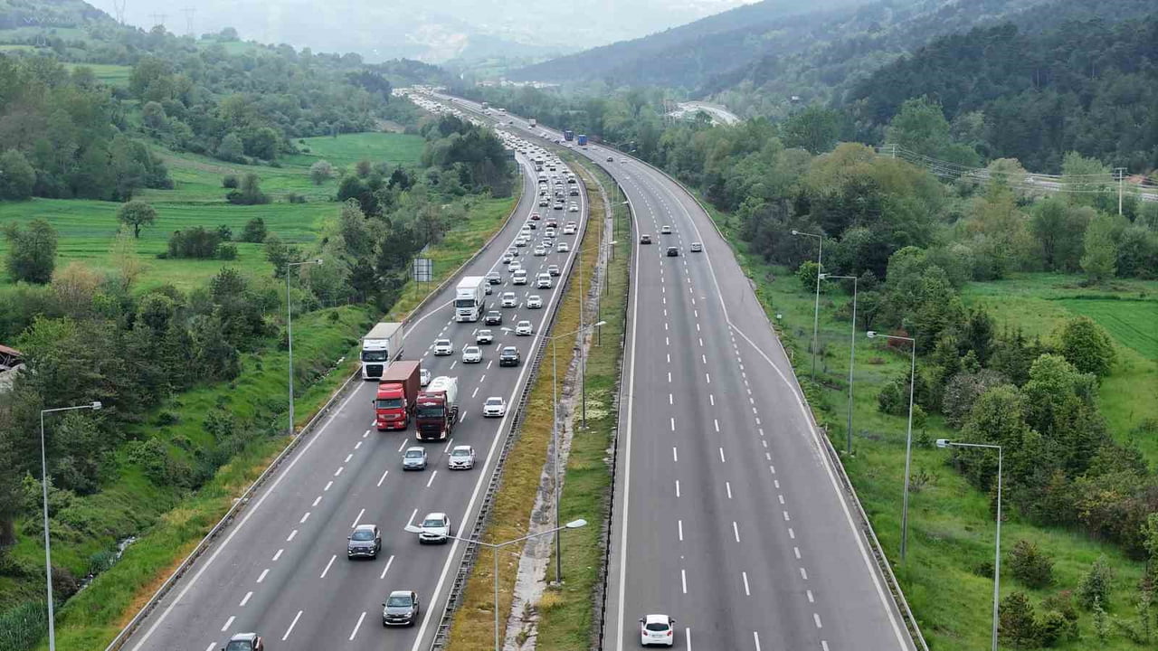 KURBAN BAYRAMI TATİLİNİN İLK GÜNÜNDE MEMLEKETLERİNE VEYA TATİL BELDELERİNE GİTMEK İSTEYEN...
