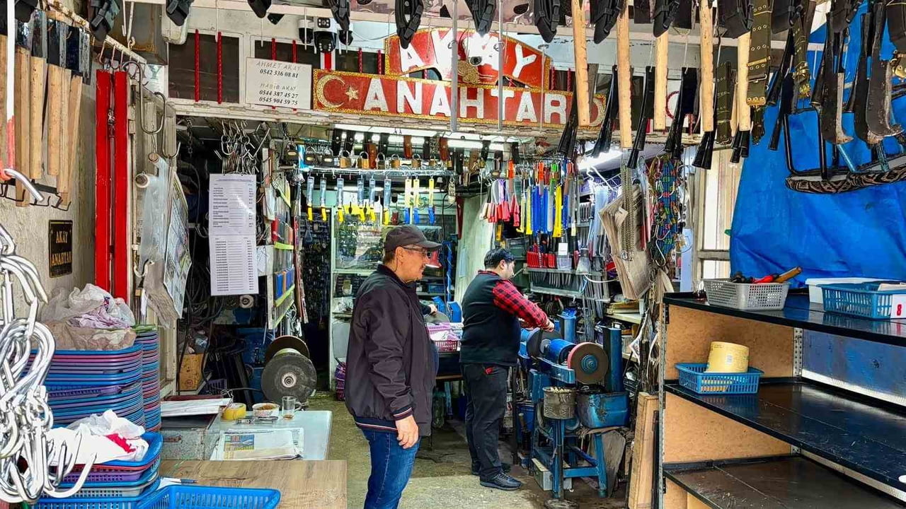 KURBAN BAYRAMINA SAYILI GÜNLER KALA AFYONKARAHİSAR’DA VATANDAŞLARIN KURBAN HAZIRLIKLARI HIZ...