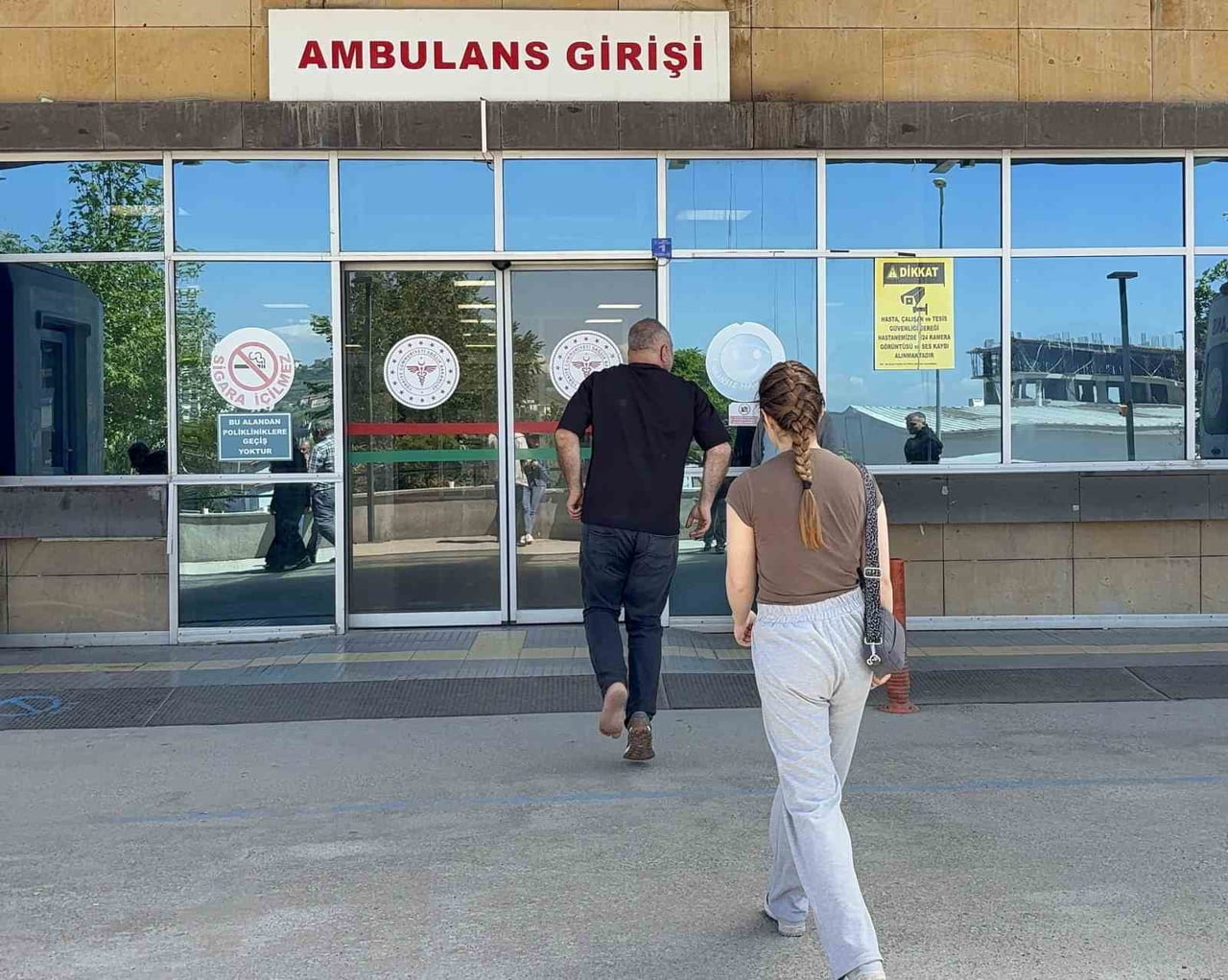 KURBAN KESERKEN YARALANAN VATANDAŞLAR HASTANEYE GELDİ