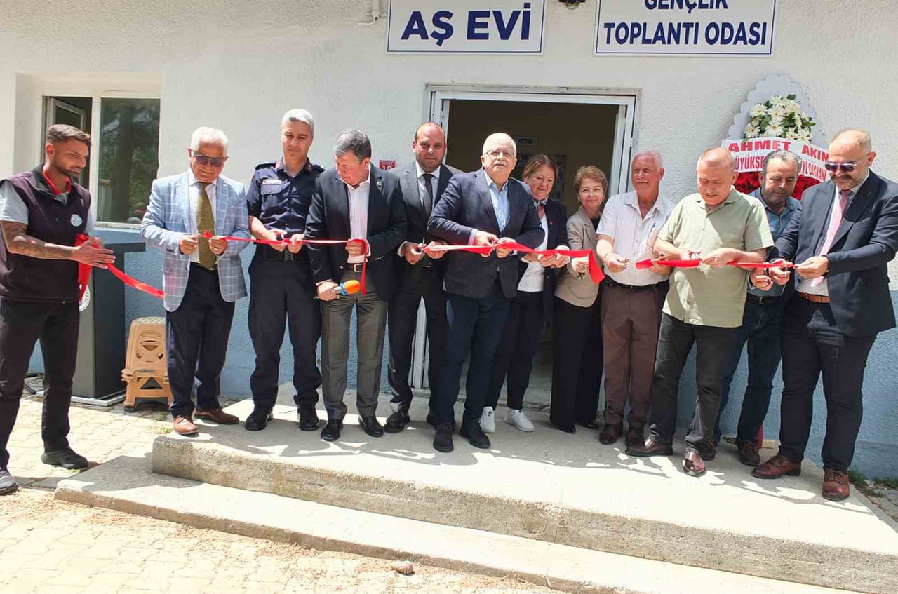 KURDELE KESİLDİ