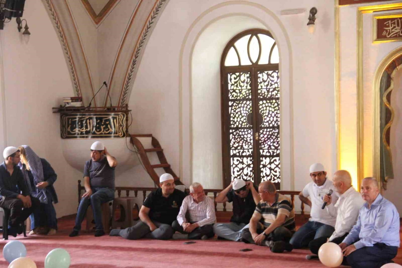 KURŞUNLU CAMİİ’NDE GÖNÜLLER ENGEL TANIMADI