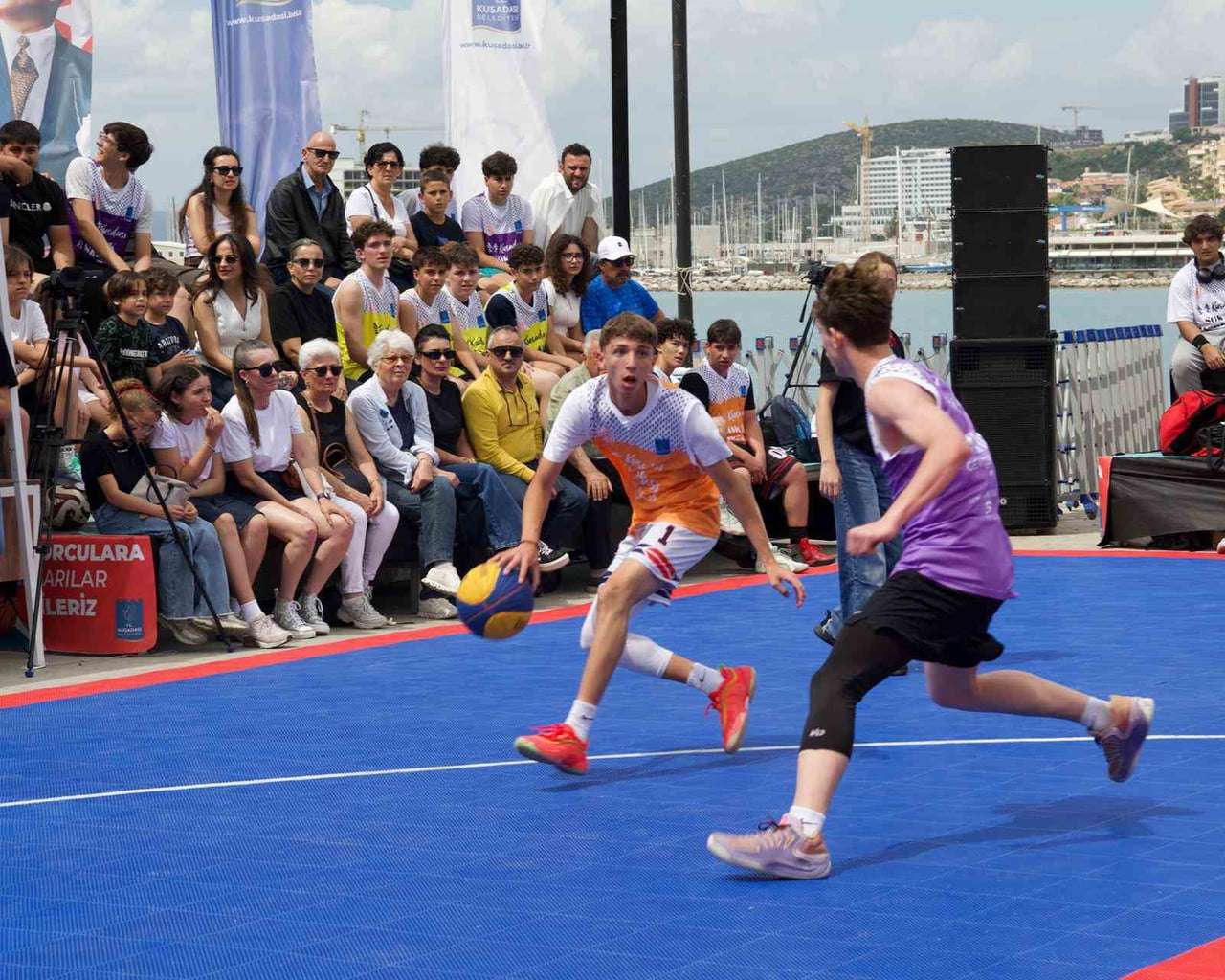 KUŞADASI'NDA 3X3 BASKETBOL TURNUVASI BAŞLADI