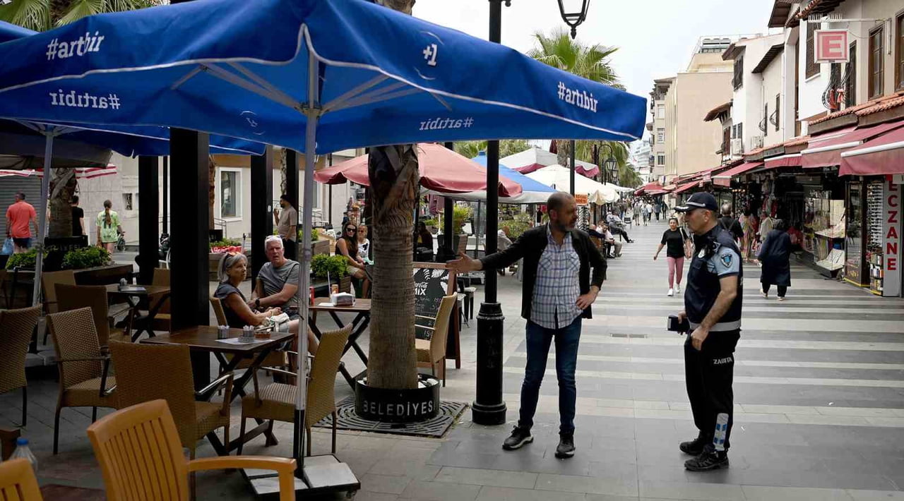 KUŞADASI BELEDİYESİ, TURİZM SEZONUNUN BAŞLAMASIYLA BİRLİKTE 'SIFIR İŞGALİYE' DENETİMLERİNİ...