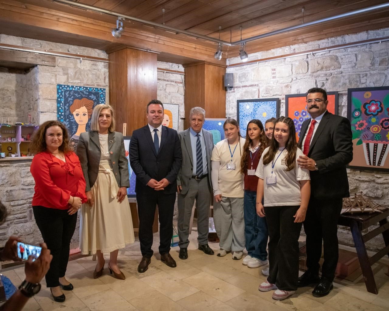 KUŞADASI’NDA ORTAOKUL ÖĞRENCİLERİNİN YIL BOYUNCA HAZIRLADIĞI 70 ESER VE 100 MAKETTEN OLUŞAN KARMA...