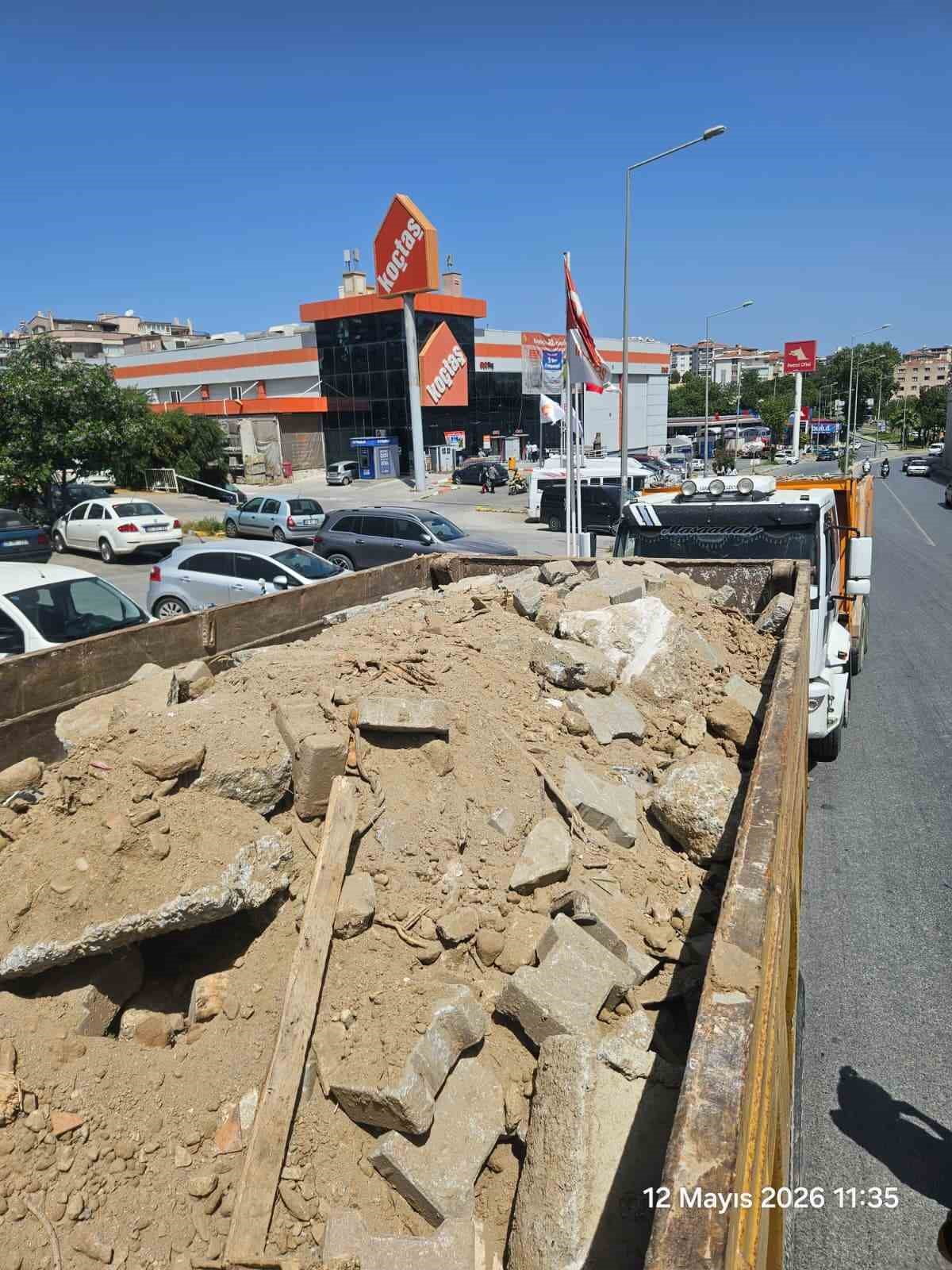 KUŞADASI’NDA UYGUNSUZ HAFRİYAT KAMYONLARINA CEZA