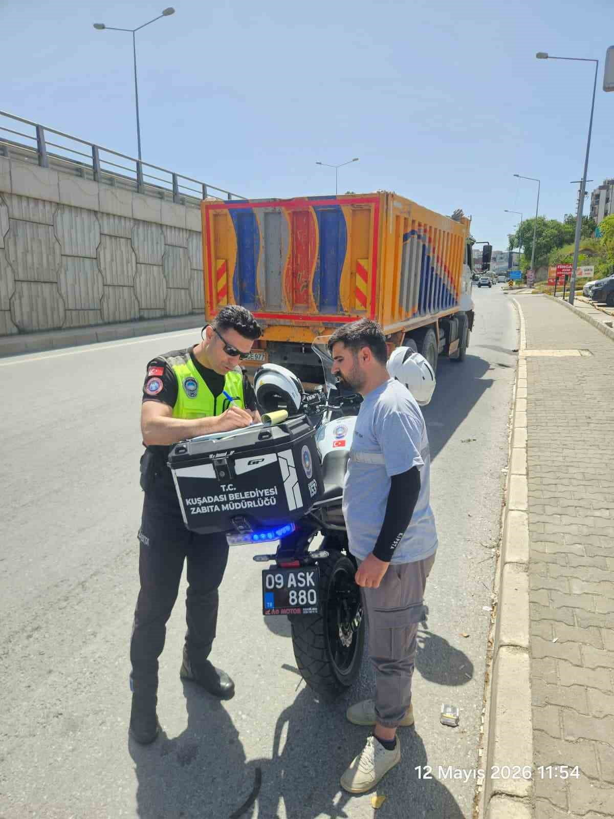 KUŞADASI’NDA UYGUNSUZ HAFRİYAT KAMYONLARINA CEZA