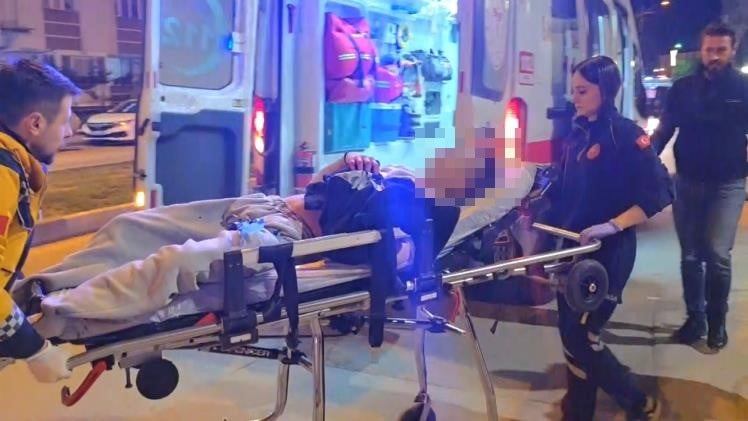 KÜTAHYA'DA İKİ GENÇ BIÇAKLI SALDIRIDA YARALANDI